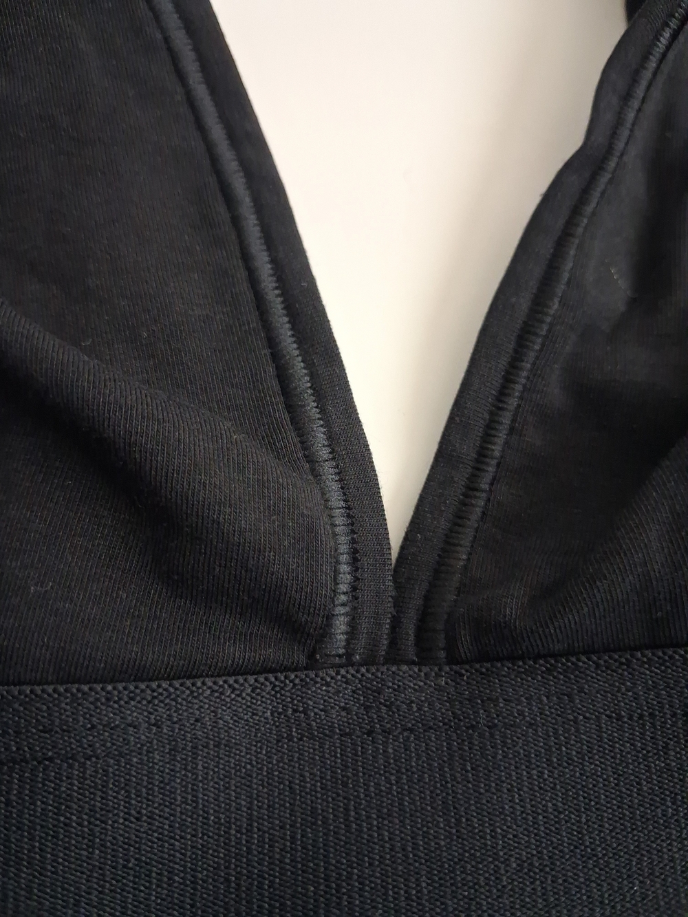 TNA Black Wireless Deep V Bralette - Picture 5 of 13